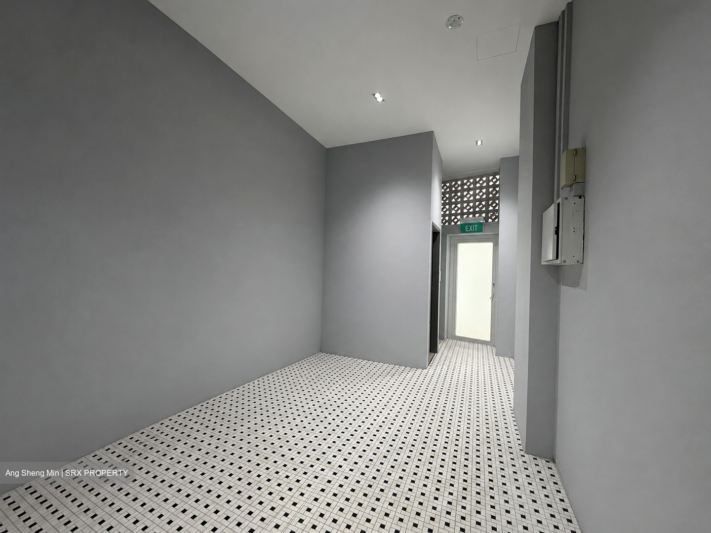 Tessensohn Road (D8), Office #581371501